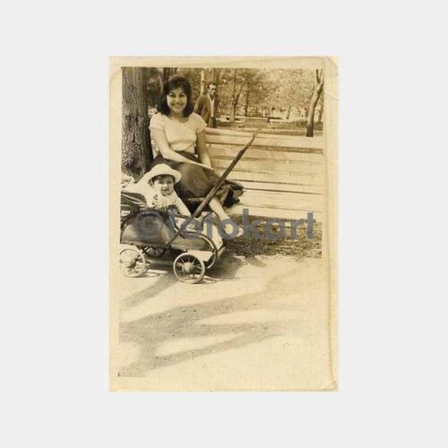 Kadın ve Bebek Arabası Fotoğraf