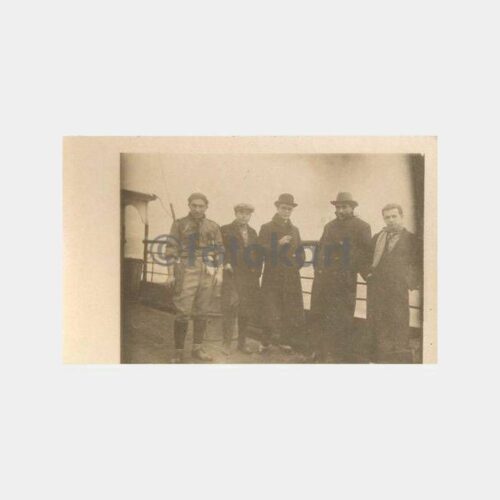 Gemi Güvertesinde İzci ve Arkadaş Toplu Fotoğraf