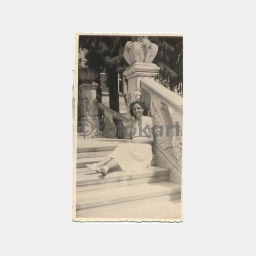 Foto Yıldız Kadıköy Merdivende Genç Kız Fotoğraf