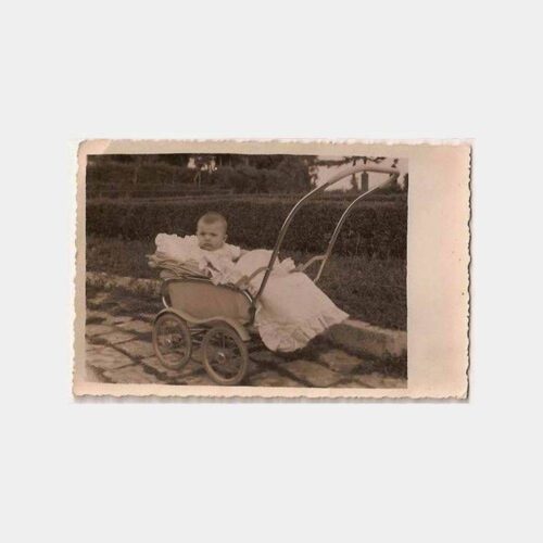 Bebek Arabasında Bebek Fotoğrafı