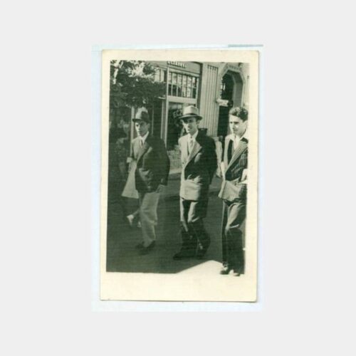 1949 Taksim Eczane Önünde Baylar Fotoğraf