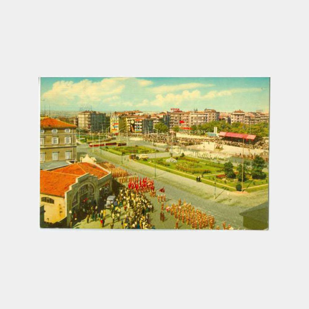1966 Taksim Meydanı Tören Görünüş Kartpostal