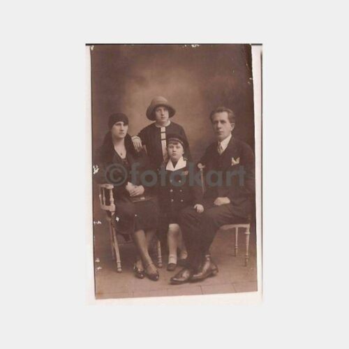 1930 Stüdyo Aile Fotoğrafı