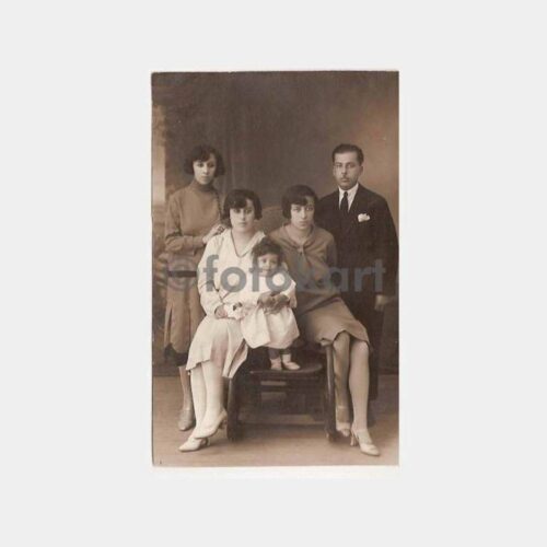 Aile Konulu Eski Stüdyo Fotoğrafı