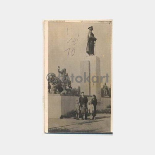 Adana Atatürk Heykeli Önünde Aile Fotoğraf