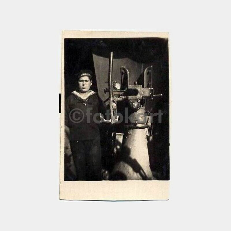 Denizci Eri Savaş Gemisi Top Başında Fotoğraf