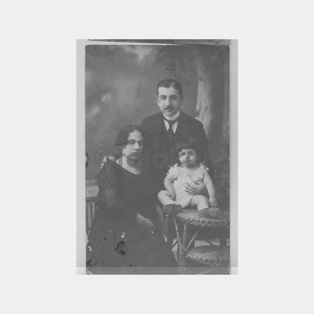 1922 Ermeni Aile Stüdyo Fotoğraf