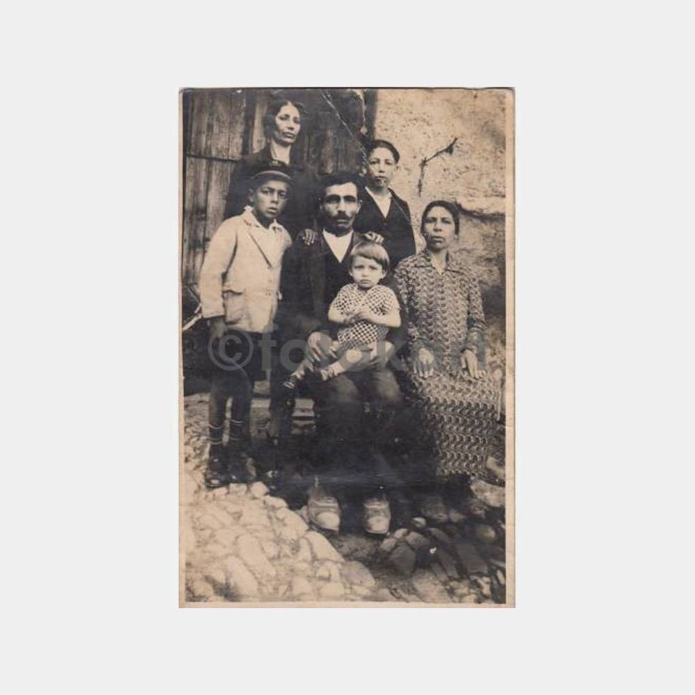 1930 Ermeni Aile Yazılı Fotoğraf