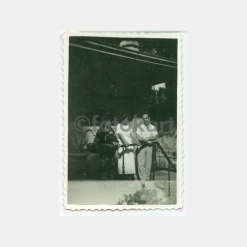 1937 Yalova İçmesuyu Binası Önünde Aile Foto