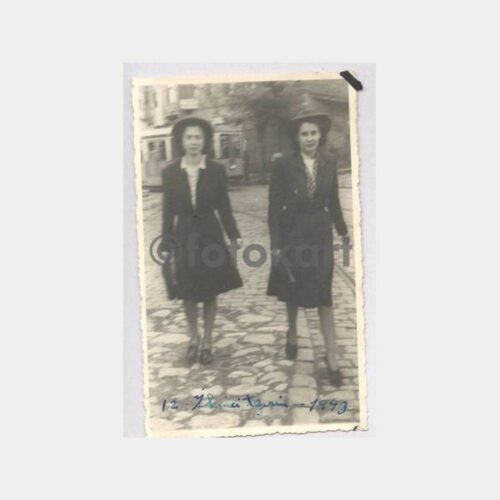 1943 Kadıköy Kadınlar ve Tramvay Fotoğraf