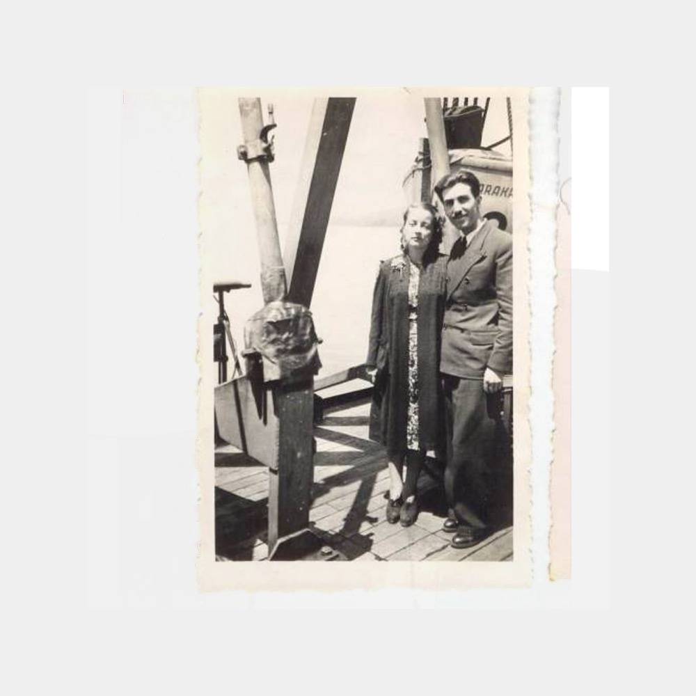 1942 Marakaz Vapurunda Aile Fotoğraf