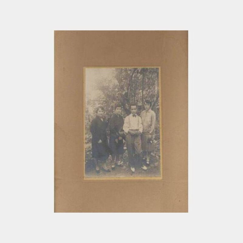 Ormanda Toplu Aile Fotoğrafı
