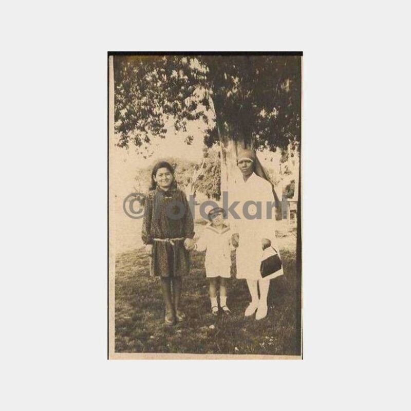 Denizci Çocuk, Ablası ve Arap Bakıcısı Fotoğraf