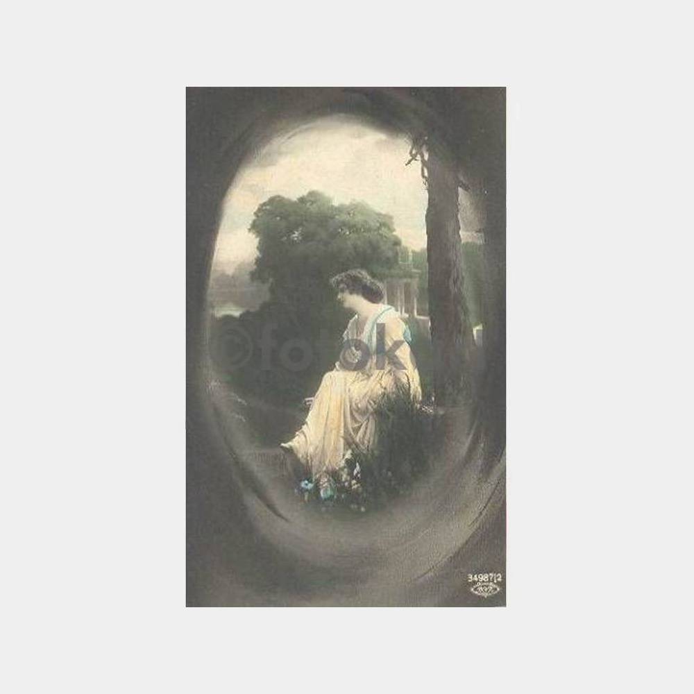 Bahçede Bir Kadın Tablo Kartpostal