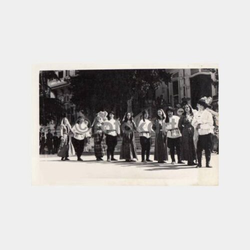 1975 Çamlıca Kız Lisesi Folklor Konulu Fotoğraf