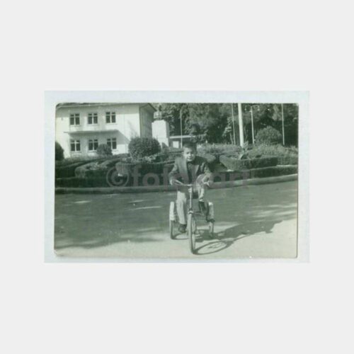 1975 Hereke İzmit Atatürk Heykeli ve Bisiklet Fotoğraf