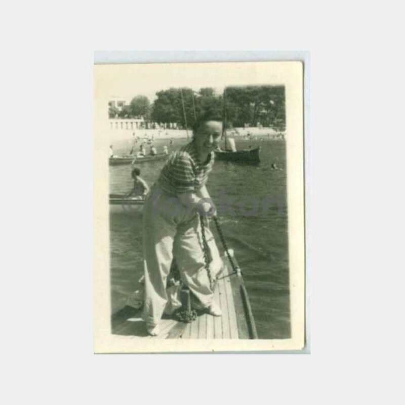1948 Adalar Plaj Kayıkta Kadın Fotoğraf