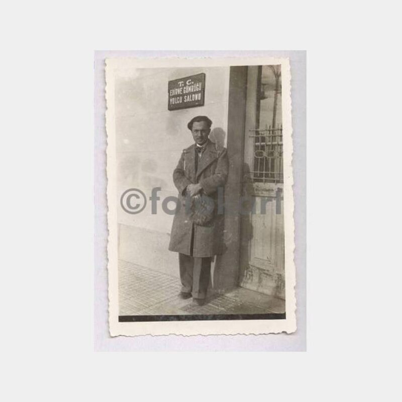 Edirne Tren İstasyonu Gümrük Salonu Önünde Bay Fotoğraf