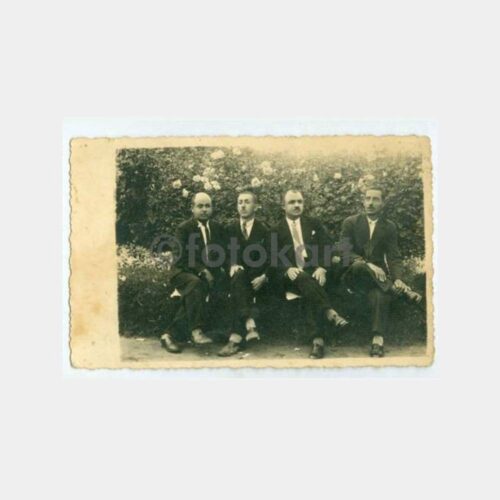 1930 Parkta Kravatlı Baylar Görünüş Fotoğraf