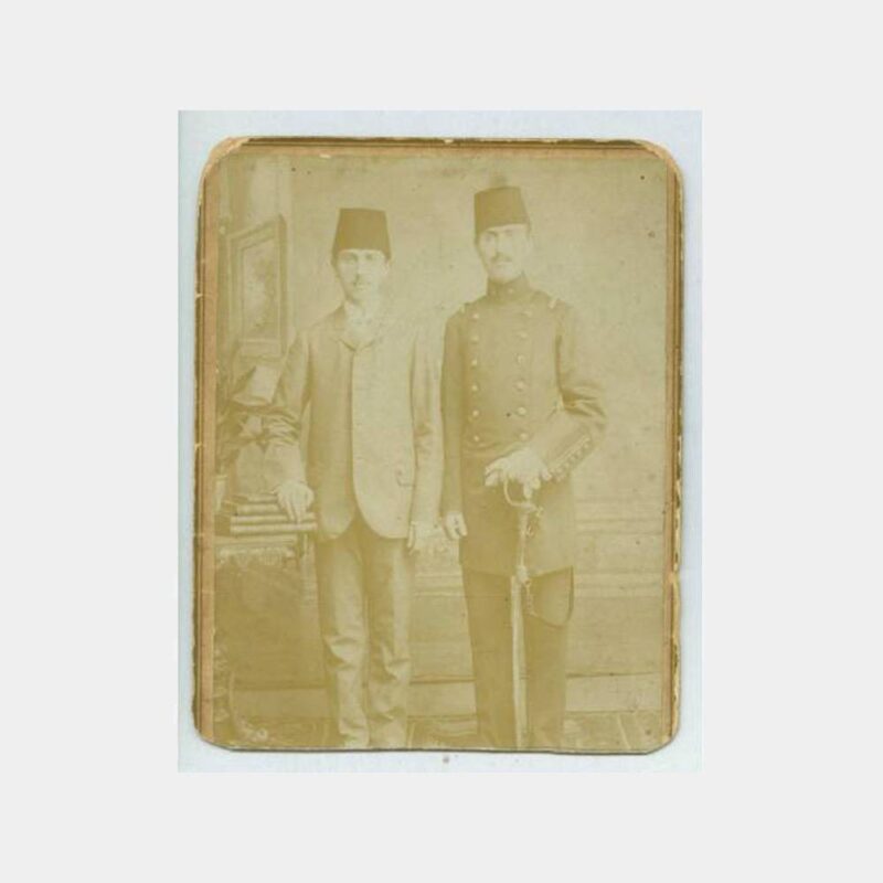 1900 Fesli Subay ve Fesli Genç Konulu Fotoğraf