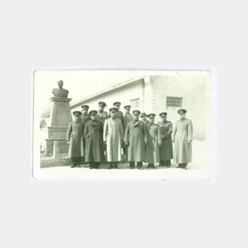 1940 Ata Heykeli Önünde Subaylar Fotoğraf