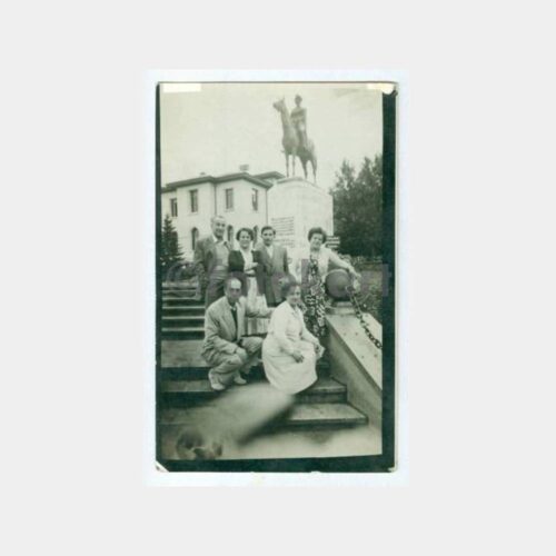 1938 Bursa Atatürk Anıt Önü Aile Fotoğraf