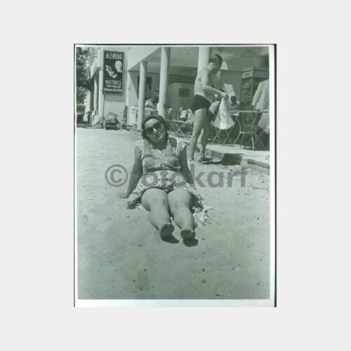 1952 Florya Plajı Kadın Konulu Fotoğraf