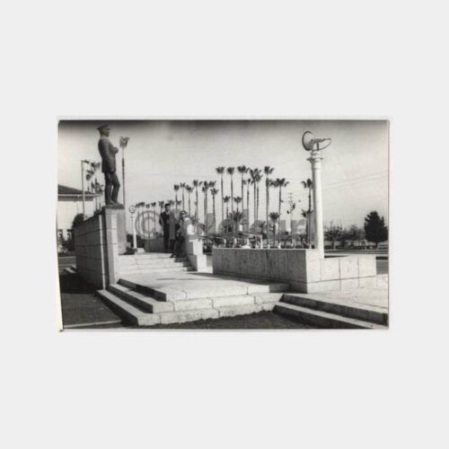Mersin Heykel Önünde Görünüş Fotoğraf