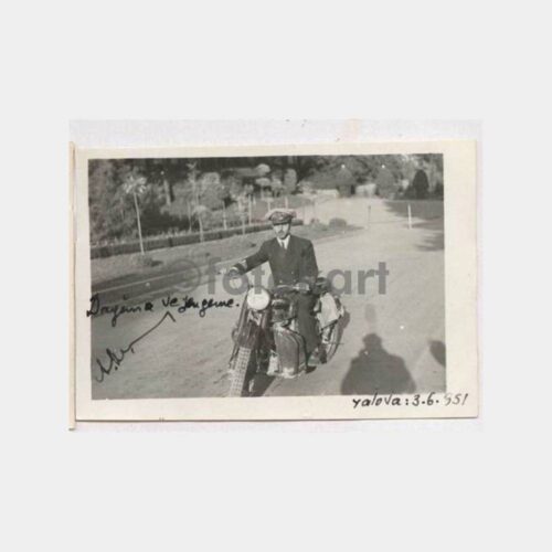 1951 Yalova Motorsikletli Genç Görünüş Fotoğraf
