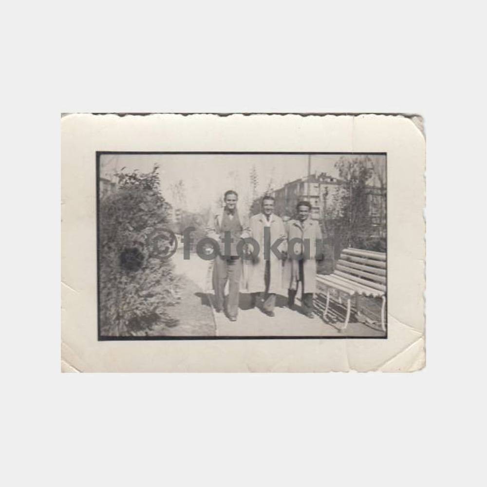 1938 Ankara Yenişehir Parkında Gençler Fotoğraf