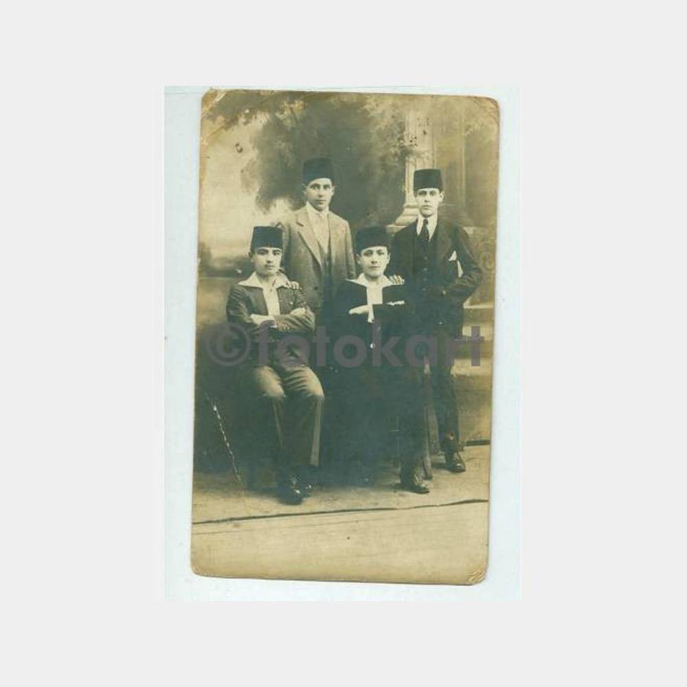 1926 Fesli Gençler Görünüş Stüdyo Fotoğraf