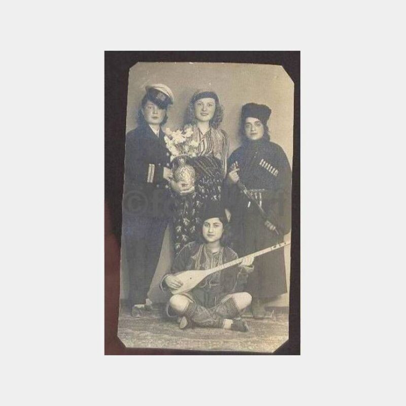 Kadıköy Foto Moda Değişik Giysili Genç Kızlar Fotoğraf