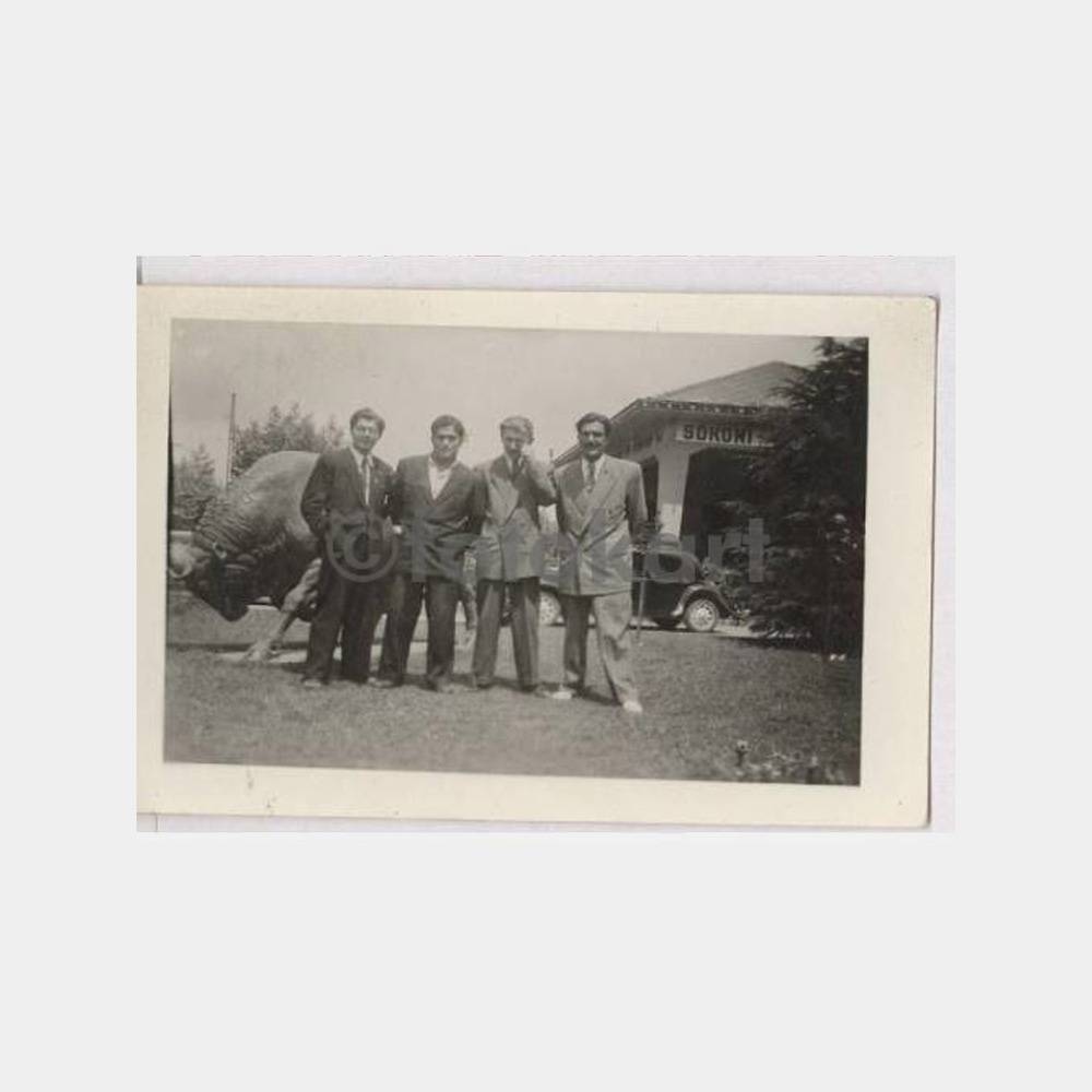 Kadıköy Boğa Heykeli Önünde Grup Fotoğraf