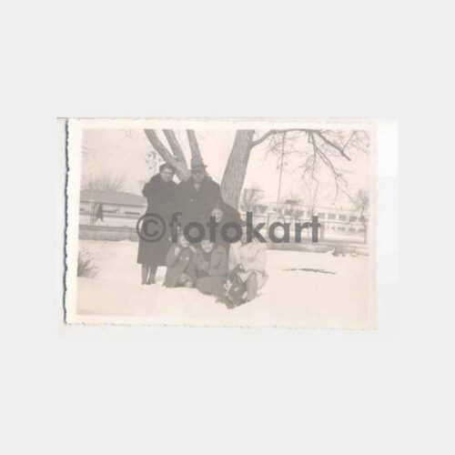 1940 Malatya Bez Fabrikası Önünde Aile Fotoğraf