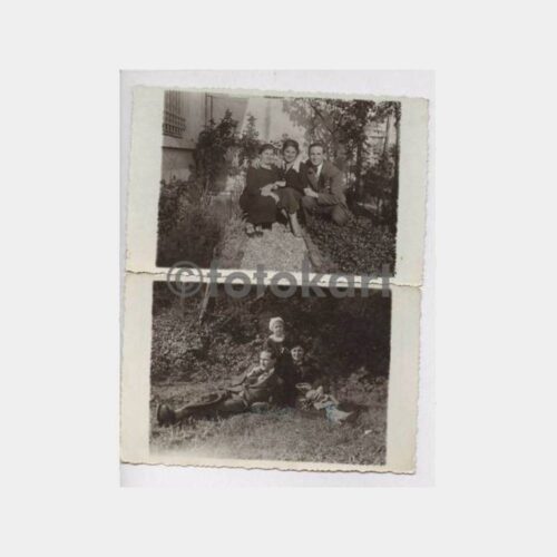 Tarihi Ev Önünde Aile Görünüş 2 Adet Fotoğraf