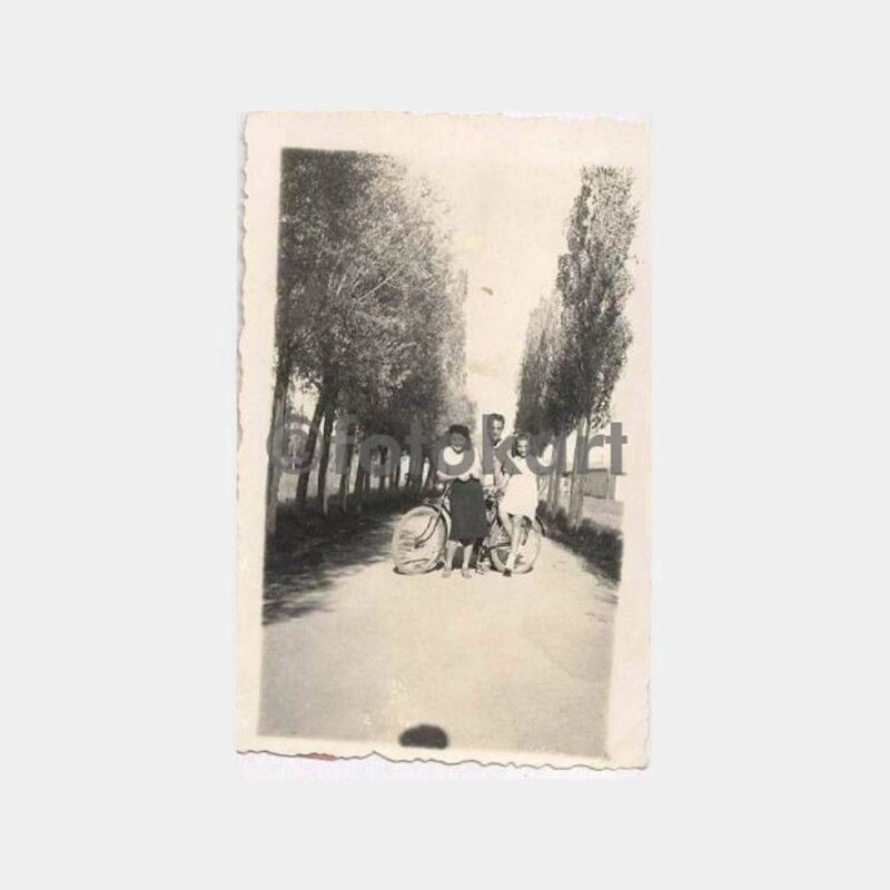 1940 Hara İçinde Bisikletli Aile Fotoğraf