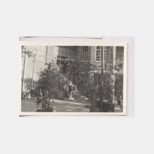 Tarihi Ev Önünde Aile Fotoğraf