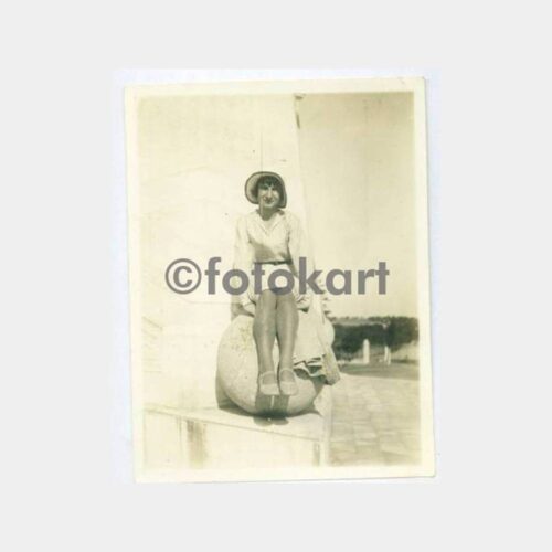 1930 Şapkalı Kadın Konulu Fotoğraf