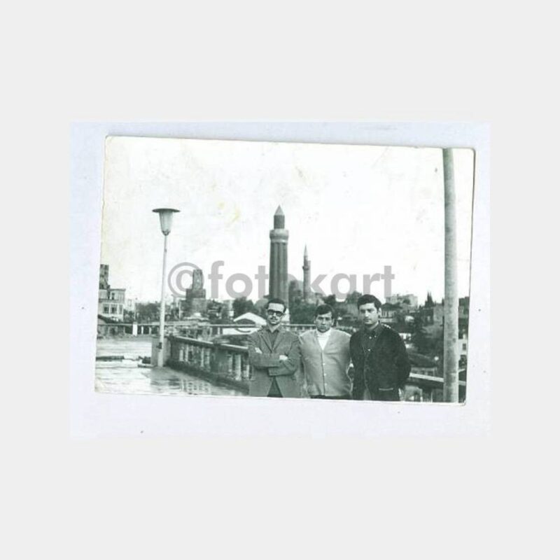 1970 Antalya Yivli Minare Önü Grup Fotoğraf