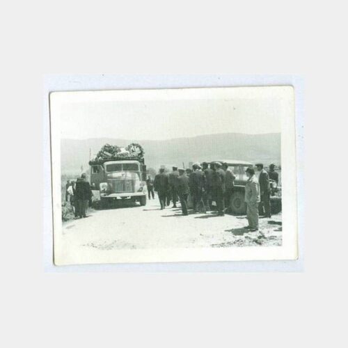 1950 Çelenk Taşıyan Kamyon Görünüş Fotoğraf