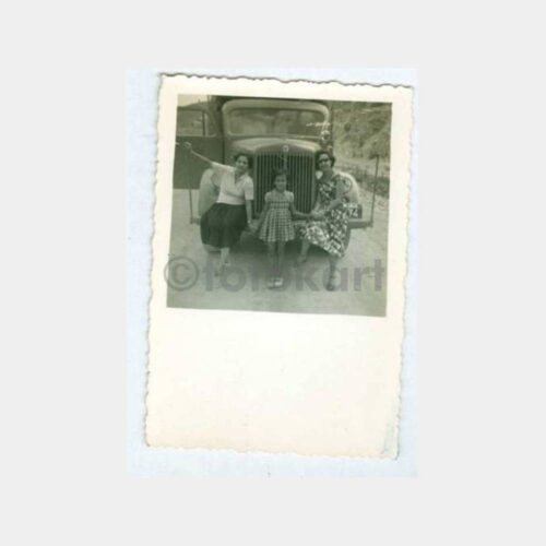 1940 Kamyon Önünde Kadınlar Görünüş Fotoğraf