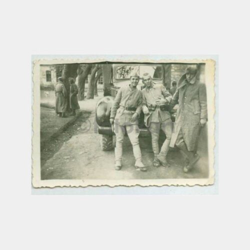 1949 Askeri Kamyon Önünde Askerler Fotoğraf