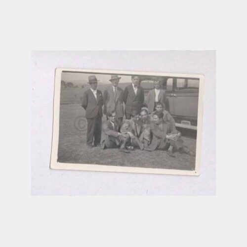 Eski Otomobil Önünde Grup Fotoğraf