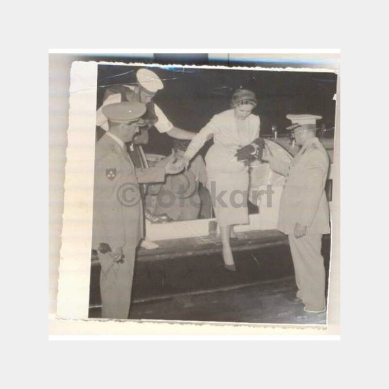 Askerlerin Kadın Misafiri Karşılaması Fotoğraf