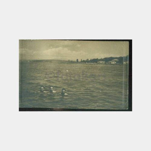 1956 Ayvalık Sahilde Yüzenler Fotoğraf