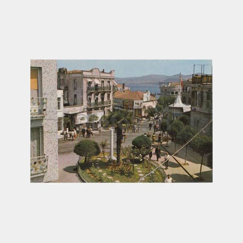 1977 Büyükada İskele Meydanı Görünüş Kartpostal