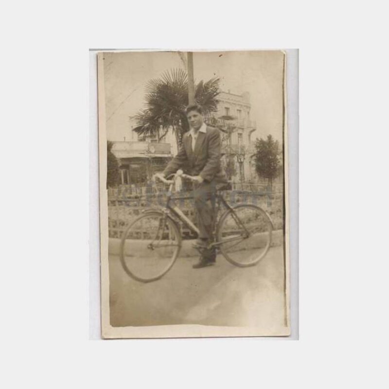 1937 Büyükada Bisikletli Genç Görünüş Fotoğraf