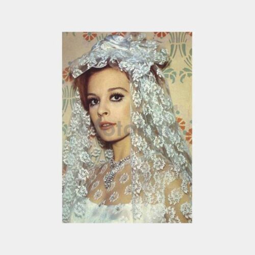 Hülya Koçyiğit Gelin Konulu Kartpostal