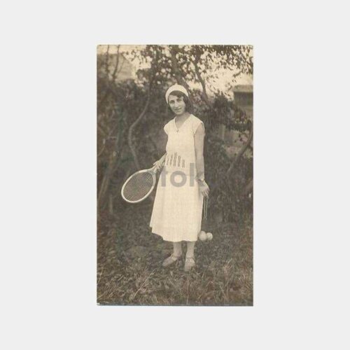 Raketi ve Top Filesiyle Tenisçi Kadın Fotoğraf