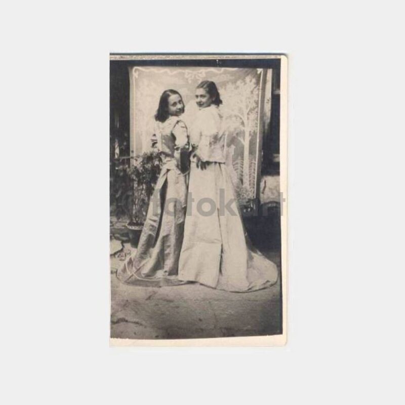 Fotoğrafçı Dekor Önünde İki Kadın Fotoğraf